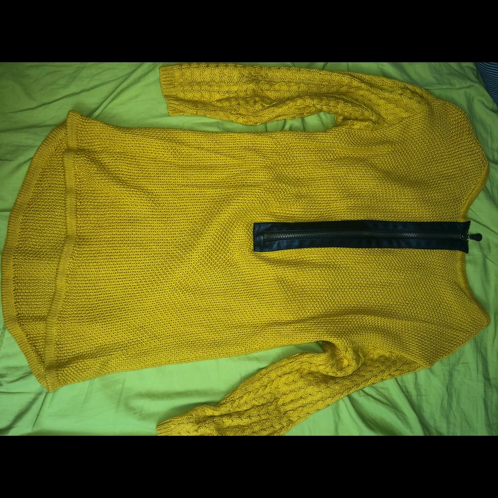 Sweater - Picture 2 of 5